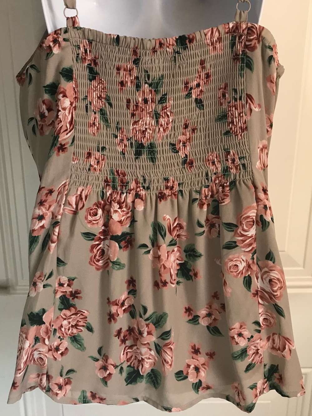 🔴 4/$15 Torrid Women’s 2X Taupe & Pink Floral Smocked Adjustable Tank Top EUC - Picture 12 of 16